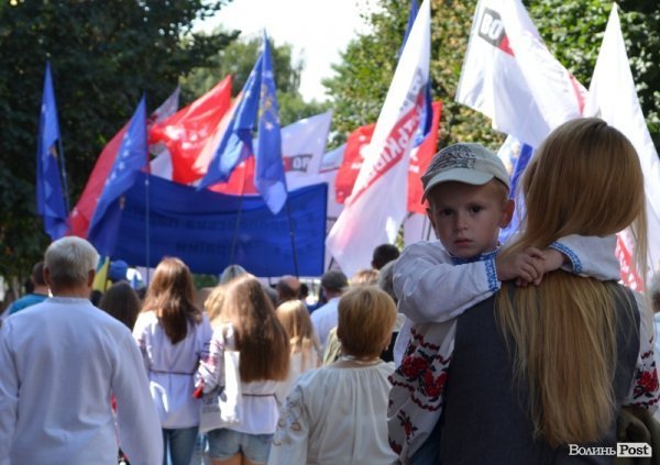 Опозиція на марші: у Луцьку влаштували протестну ходу. ФОТО 