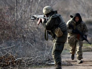 На Донбасі внаслідок обстрілів двоє бійців померли, одинадцятеро постраждали