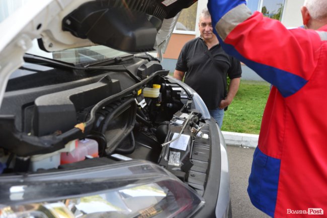 Волинській «швидкій» подарували новий автомобіль. ФОТО