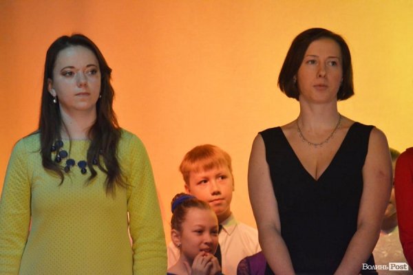 Луцьку сцену запалювали «різдвяні зірочки». ФОТО. ВІДЕО