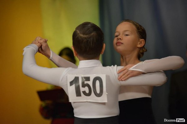 Луцьку сцену запалювали «різдвяні зірочки». ФОТО. ВІДЕО