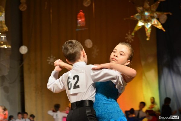 Луцьку сцену запалювали «різдвяні зірочки». ФОТО. ВІДЕО