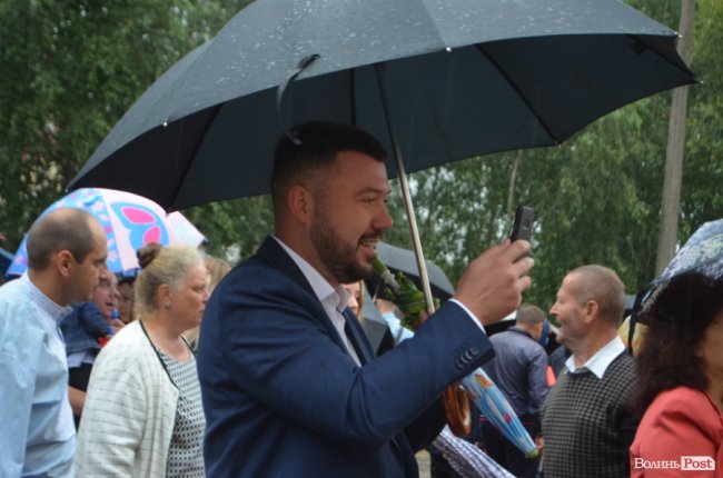 Як у луцькій школі №1 відзначали свято першого дзвоника. ФОТО 