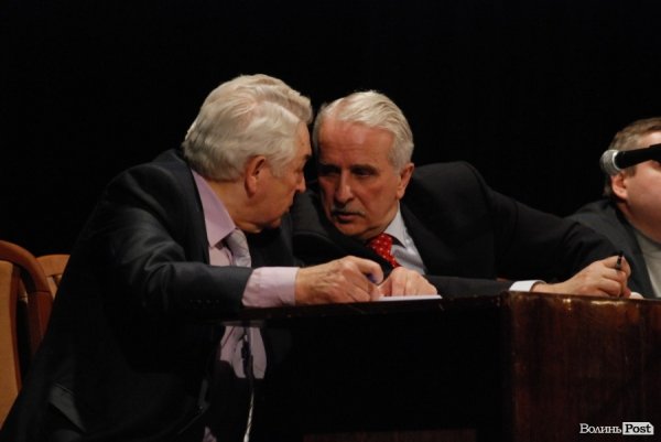 На День закоханих бізнесменам Луцька «подарували» «батіг і пряник». ФОТО