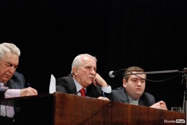 На День закоханих бізнесменам Луцька «подарували» «батіг і пряник». ФОТО