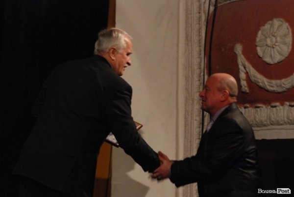 На День закоханих бізнесменам Луцька «подарували» «батіг і пряник». ФОТО