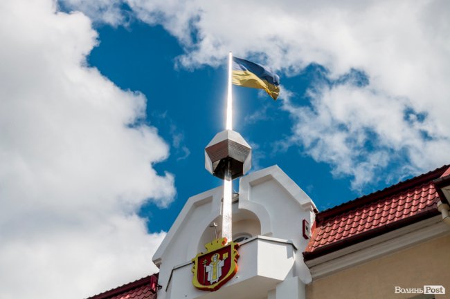 Синьо-жовтий Луцьк: як місто чепуриться до святкувань. ФОТО