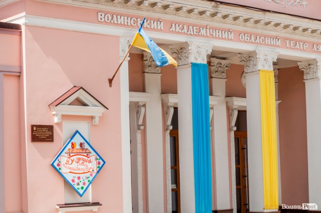 Синьо-жовтий Луцьк: як місто чепуриться до святкувань. ФОТО