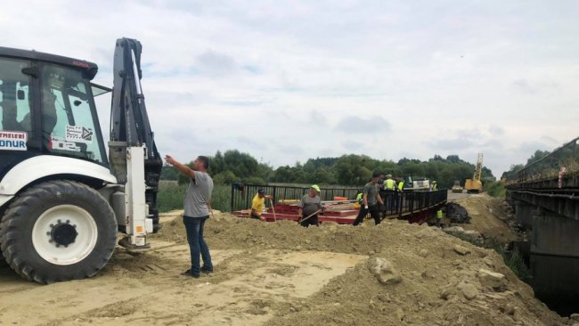 Тимчасовий міст на дорозі Львів-Луцьк планують завершити за кілька днів. ФОТО. ВІДЕО