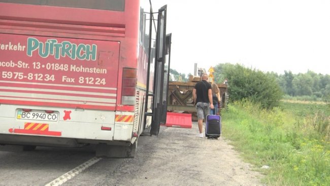 Тимчасовий міст на дорозі Львів-Луцьк планують завершити за кілька днів. ФОТО. ВІДЕО