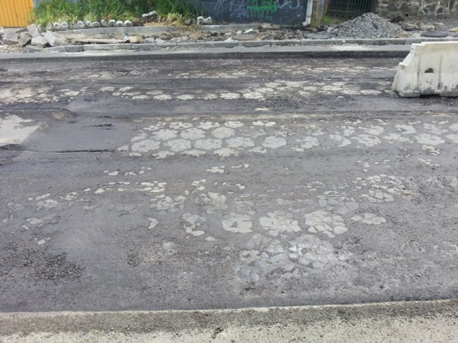 У Луцьку під час ремонту дороги виявили унікальну «трилінку»