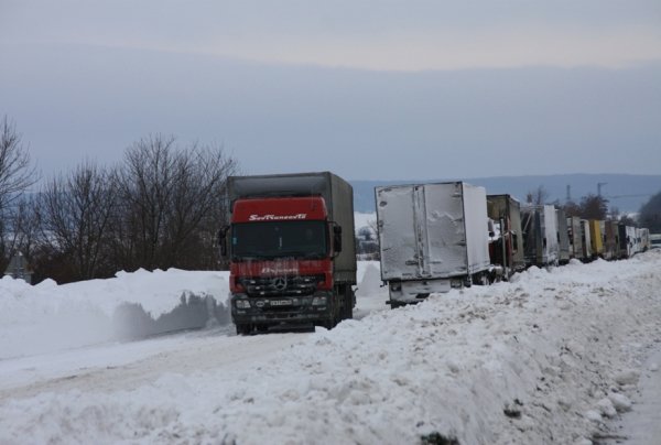 Як на Волині рятували села від ізоляції, а машини – з заторів. ФОТО