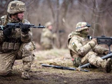 Захисники за добу знищили майже 900 окупантів