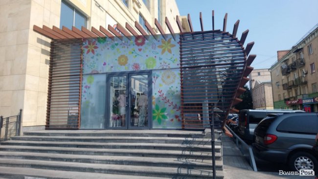 «Квітковий бум» на перший дзвоник: ціни в Луцьку. ФОТО