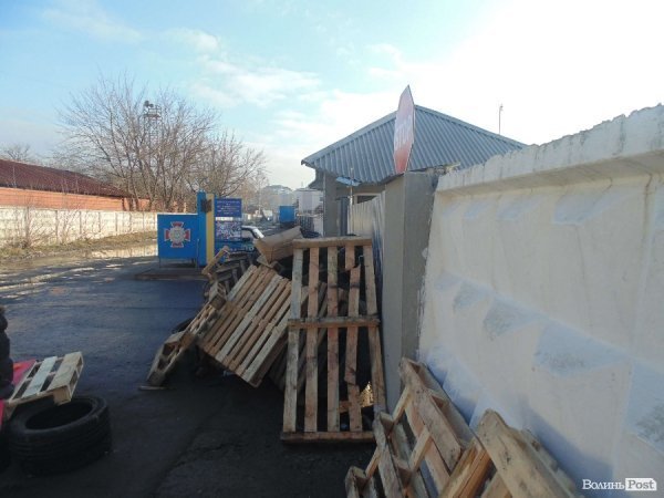 База луцьких ВВшників в облозі. ФОТО