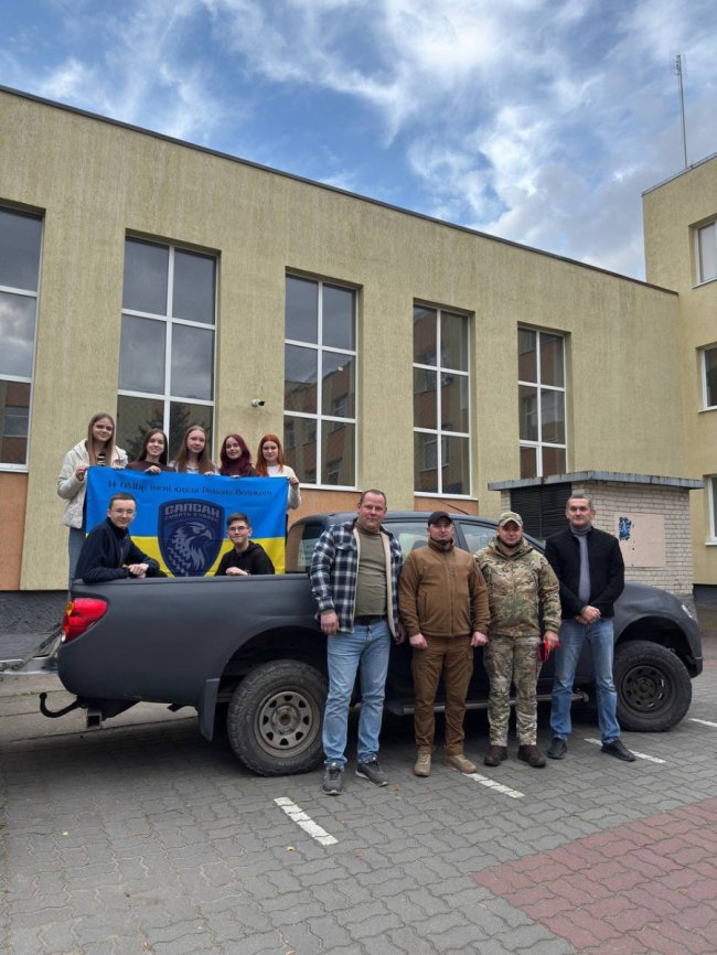 «Це - частинка вдячності захисникам»: у луцькому ліцеї зібрали майже 300 тисяч гривень для ЗСУ