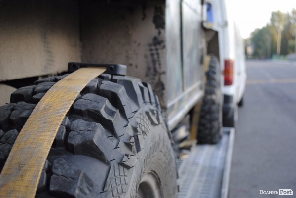 Волинські волонтери відправили «танк» в АТО. ФОТО. ВІДЕО