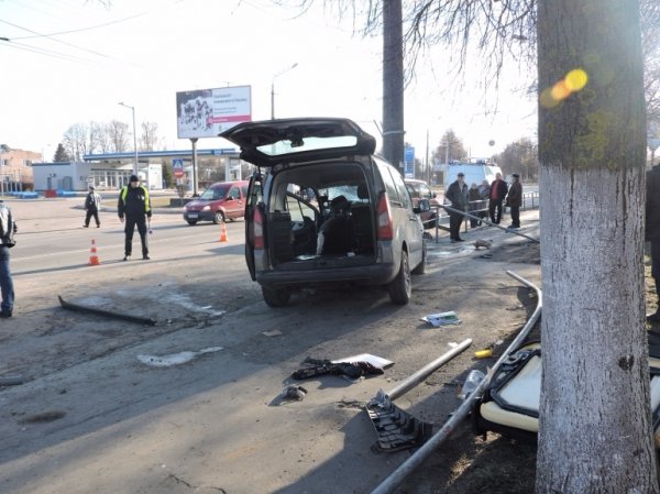 ДТП на Львівській: водій бореться за життя. ФОТО 