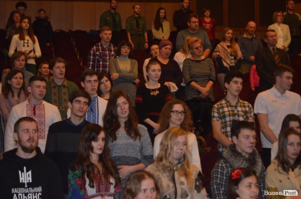 У Луцьку лунали колядки під волинку. ФОТО