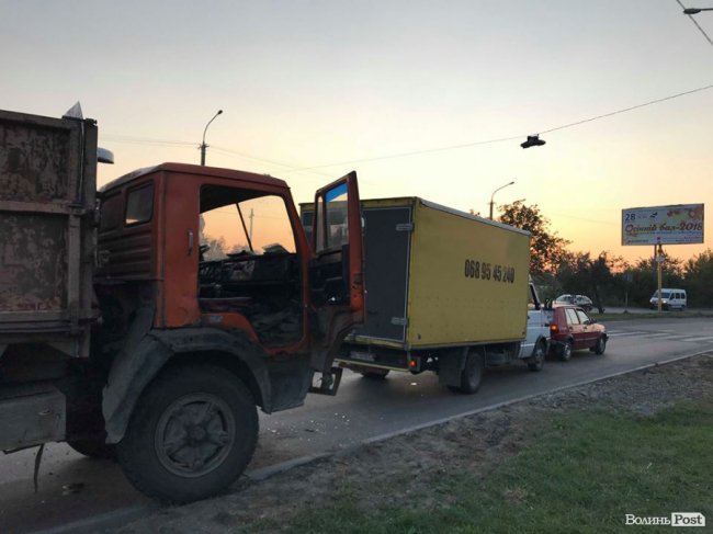 У Луцьку – подвійна аварія. ФОТО