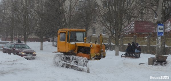 Снігові «страждання» пасажирів Луцька. ФОТО