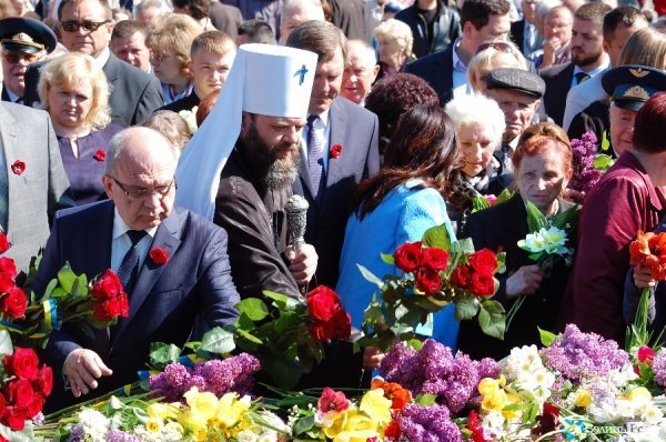 9 травня у Луцьку: квіти, сльози та молитви. ФОТО