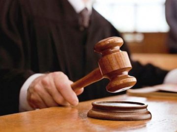 Судитимуть волинського підприємця, який за 10 тисяч доларів переправляв чоловіків за кордон