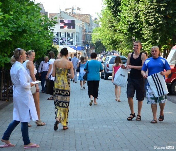 У Луцьку «Чесно» нагодував комуністів часником. ФОТО 