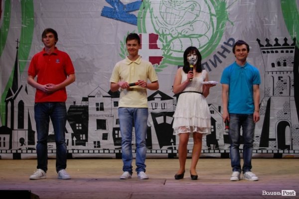 У Луцьку на КВНі із заступника луцького мера «зняли» джинси. ФОТО