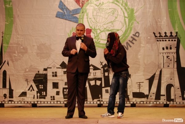 У Луцьку на КВНі із заступника луцького мера «зняли» джинси. ФОТО