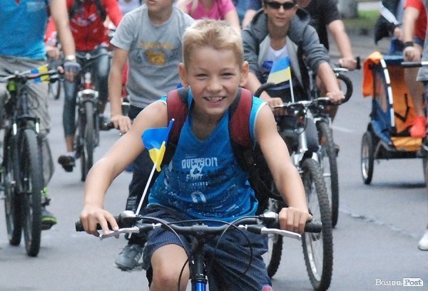 Масовий велопробіг до Дня Незалежності в Луцьку. ФОТО