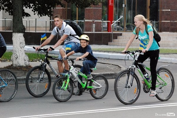 Масовий велопробіг до Дня Незалежності в Луцьку. ФОТО