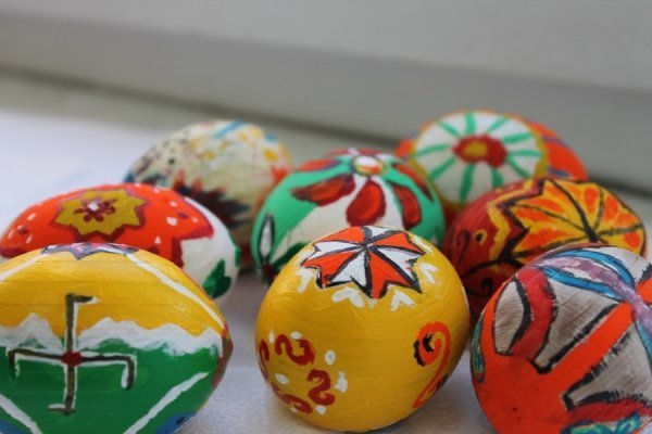 У Луцьку для переселенців провели майстер-клас із писанкарства. ФОТО