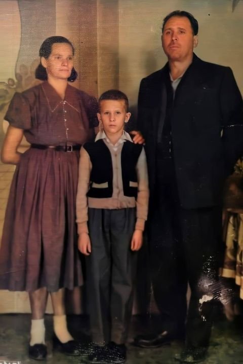 Прадідусь і бабуся іноземця та їх молодший син