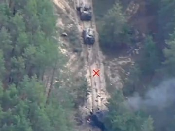 Українські воїни показали, як знищили екіпажі 3 російських «Тигрів». ВІДЕО