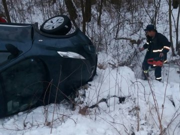 Аварія на Волині: легковик злетів у кювет