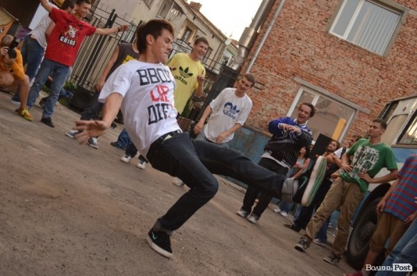 У центрі Луцька влаштували хіп-хоп вечірку. ФОТО  