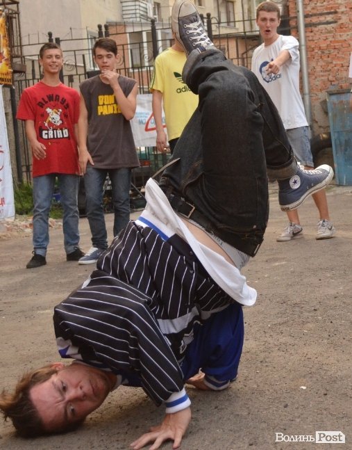 У центрі Луцька влаштували хіп-хоп вечірку. ФОТО  