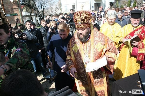 У Луцьку освятили місце під каплицю Небесної сотні. ФОТО