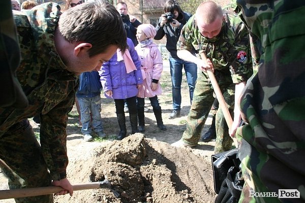 У Луцьку освятили місце під каплицю Небесної сотні. ФОТО
