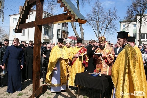 У Луцьку освятили місце під каплицю Небесної сотні. ФОТО
