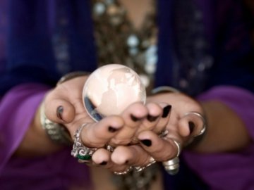 На Волині «ворожка» видурила в дівчини гроші та прикраси