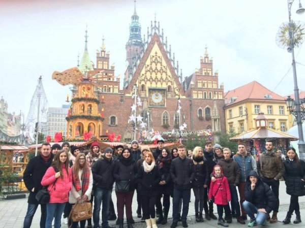 Талановита молодь з Луцька просила європейців молитися за Україну. ФОТО