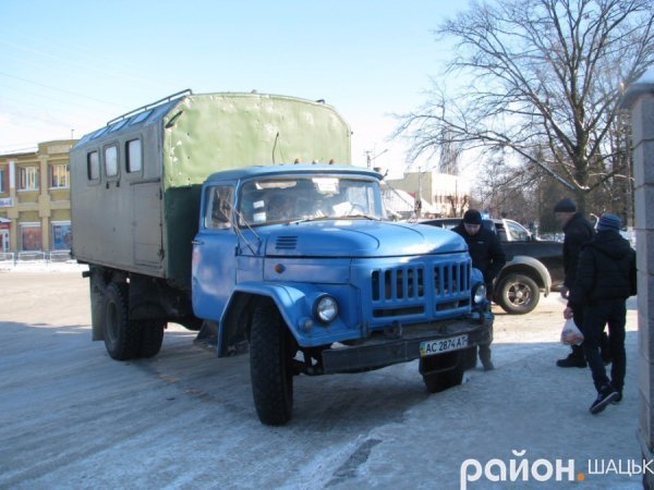 У Шацьку «ЗіЛ» зіткнувся з пікапом