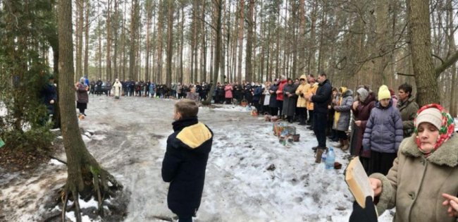 У селищі на Волині освятили воду. ФОТО