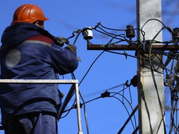 На Волині через негоду – аварійні відключення світла