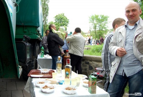 Як у Луцьку їли кашу і співали фронтових пісень