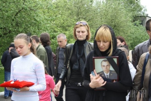 Попрощалися із жертвами російської агресії на Сході. ФОТО