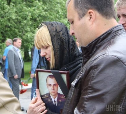 Попрощалися із жертвами російської агресії на Сході. ФОТО