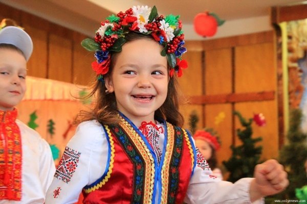 Як луцькі діти радіють осені. ФОТО